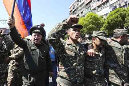 Tonoyan: Servicemen, who joined the opposition movement during the  "velvet revolution", are not facing criminal prosecution